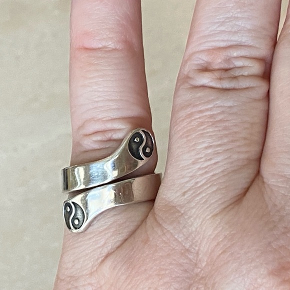 Sterling Silver Yin-Yang symbol Bypass Ring - Picture 2 of 5